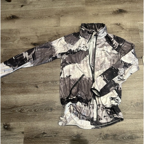 Lululemon Miss Misty Jacket II ( wind breaker ) - Picture 3 of 11